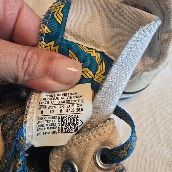 Converse Chuck Taylor All Star DC Comics Wonder Women Mens 8 Women 10 FUN! - Picture 13 of 15